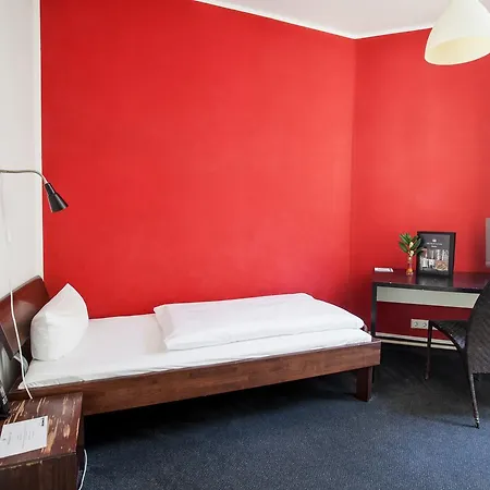 Metropolitan Hotel 3*