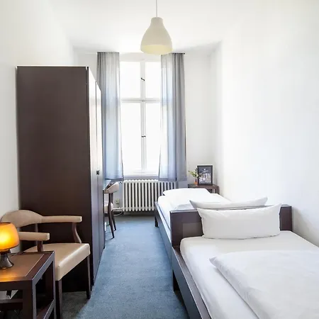 Metropolitan Hotel 3*