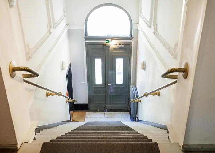 Metropolitan Hotel 3*