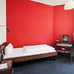 Metropolitan Hotel 3*