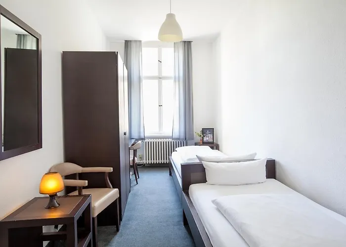 Metropolitan Hotel 3*